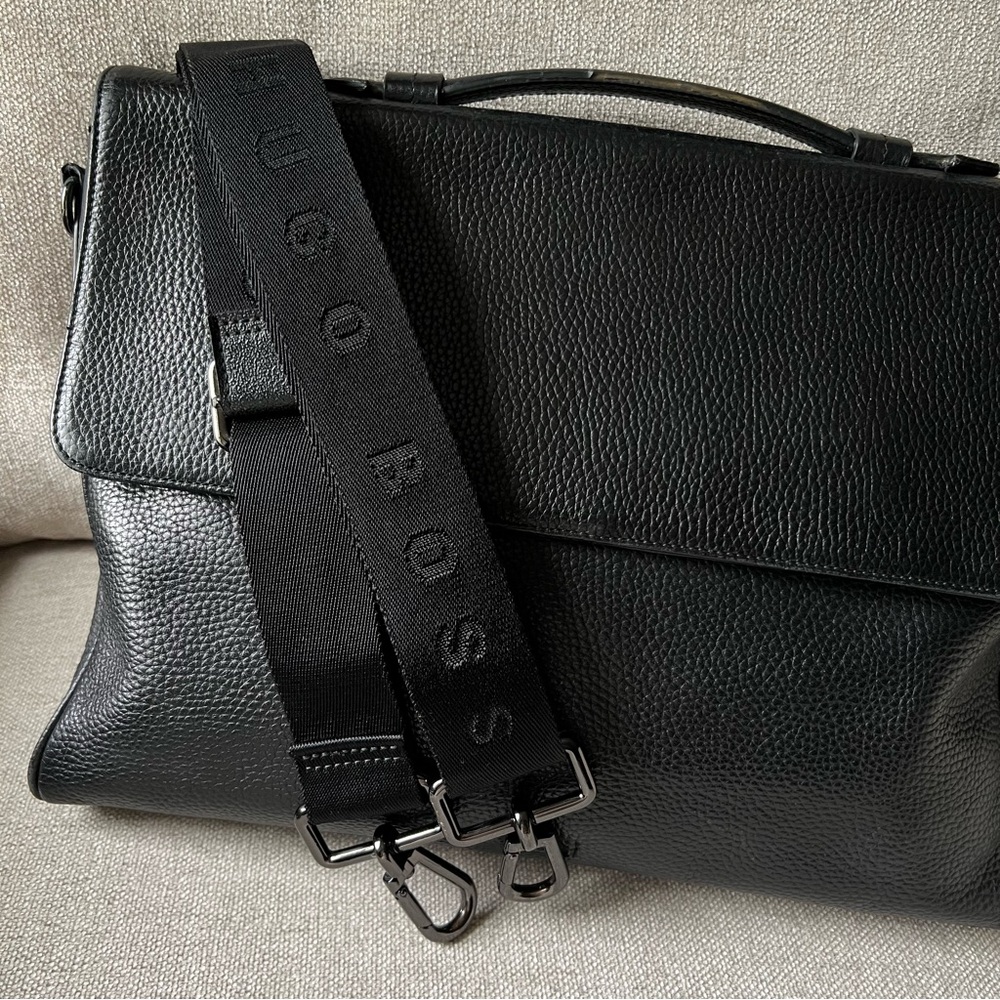HUGO BOSS Black Leather Messenger Laptop Men's Bag - Picture 7 of 16